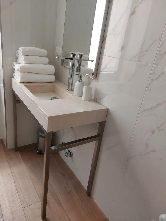 Nj Hotels & Apartments San Pietro All'Orto 6 Milan Luaran gambar