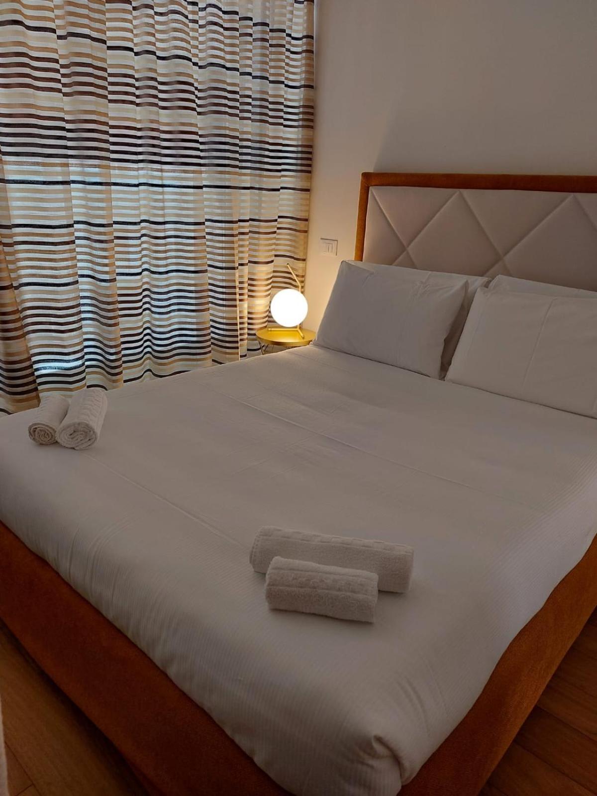 Nj Hotels & Apartments San Pietro All'Orto 6 Milan Luaran gambar