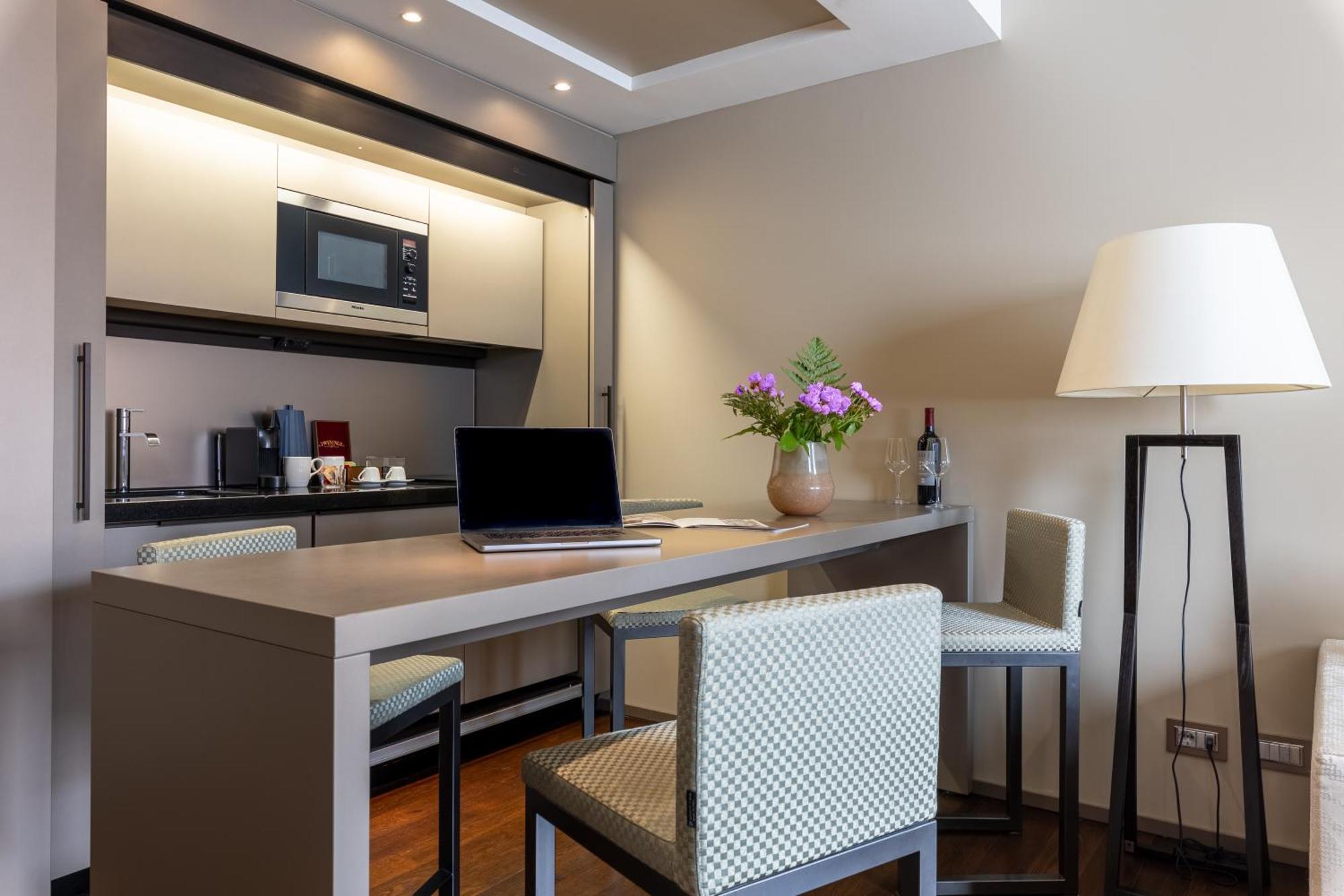 Nj Hotels & Apartments San Pietro All'Orto 6 Milan Luaran gambar