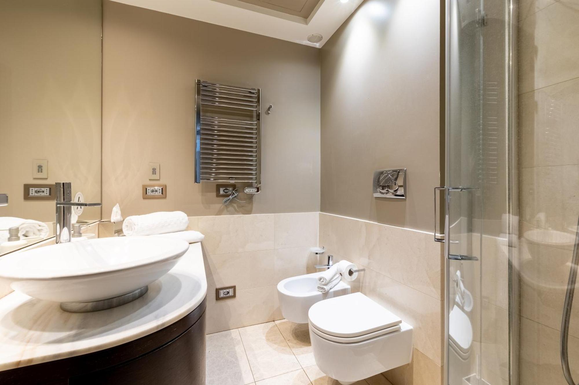 Nj Hotels & Apartments San Pietro All'Orto 6 Milan Luaran gambar