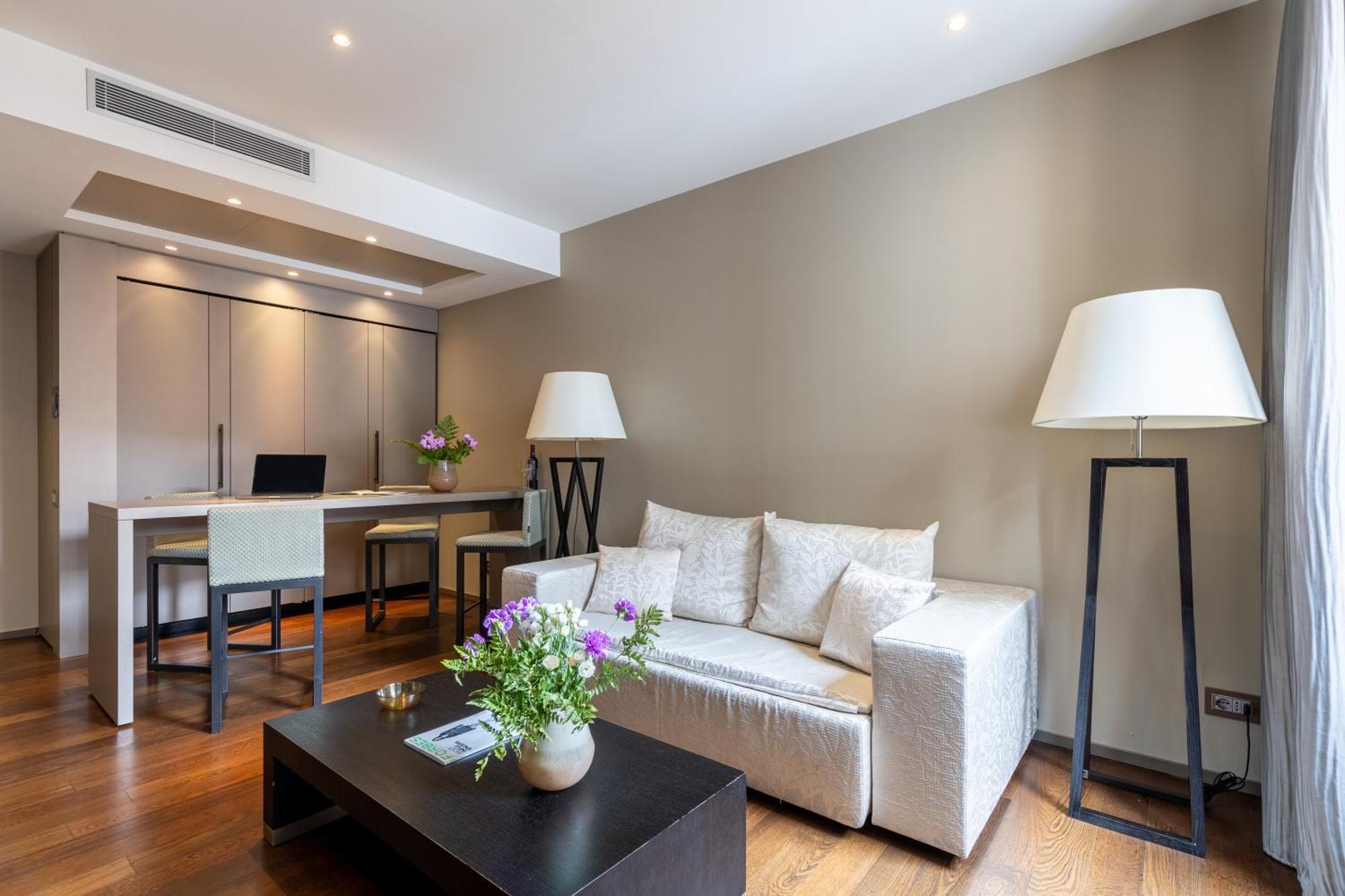 Nj Hotels & Apartments San Pietro All'Orto 6 Milan Luaran gambar