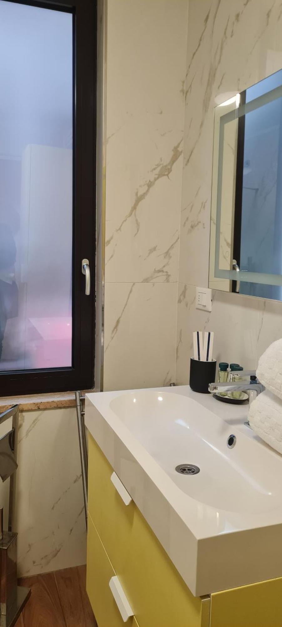 Nj Hotels & Apartments San Pietro All'Orto 6 Milan Luaran gambar